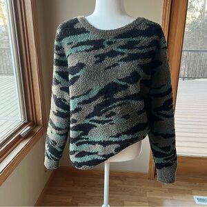 Barefoot Dreams CozyChic Seaside Crewneck Pullover Womens XL Green Camo Sweater